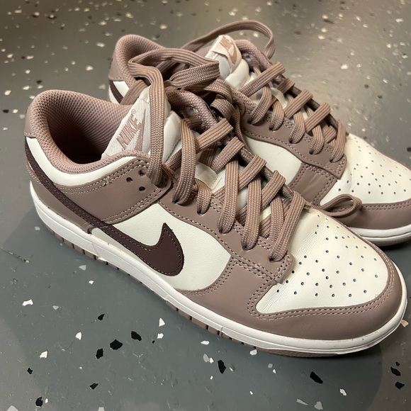 Nike Low Dunk Women's 'Diffused Taupe' - Picture 1 of 6